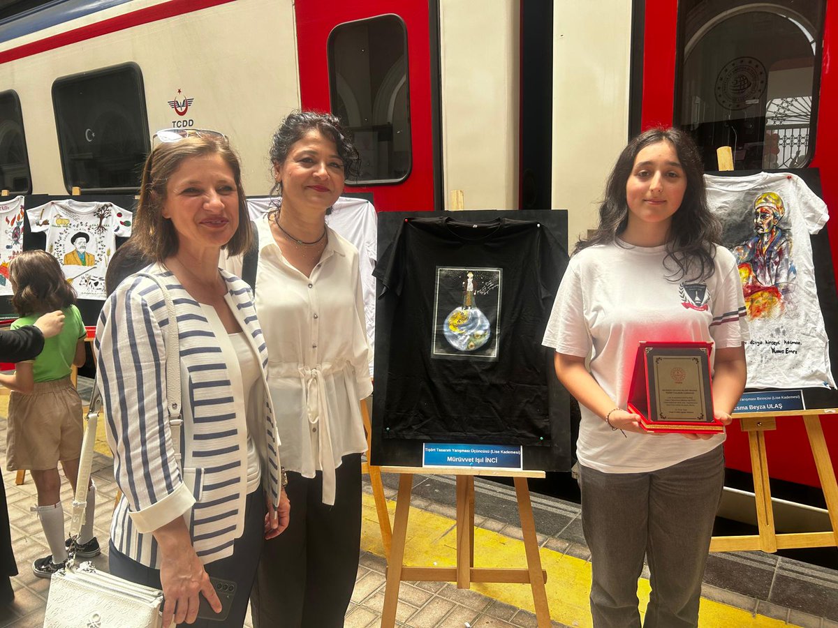 Izmir Il Milli Egitim Müdürlüğümüzce yürütülen Dilimizin Zenginlikleri Projesi kapsamında  düzenlenen Yunus Emre  temalı tişört tasarım yarışmasında ögrencimiz Mürüvvet Işıl İNCİ İl 3.su olmustur
<a href="/izmir_ilmem/">İzmir İl Milli Eğitim Müdürlüğü</a> <a href="/yahsiomer/">Dr. Ömer YAHŞİ</a> <a href="/Hasanvermez/">Hasan Vermez</a> <a href="/gaziemir_mem/">Gaziemir Mem</a> <a href="/OGNDERSE/">OGÜN DERSE</a>