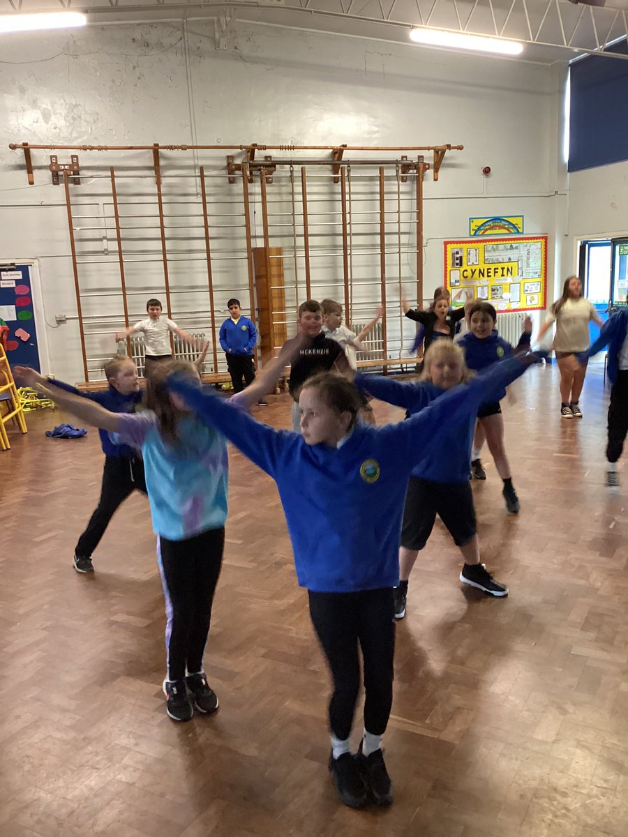 Having sporty fun, with James Tomlinson Wales’ number 1 discus thrower. #crypy4/#crypy5 #cryphealthyconfident