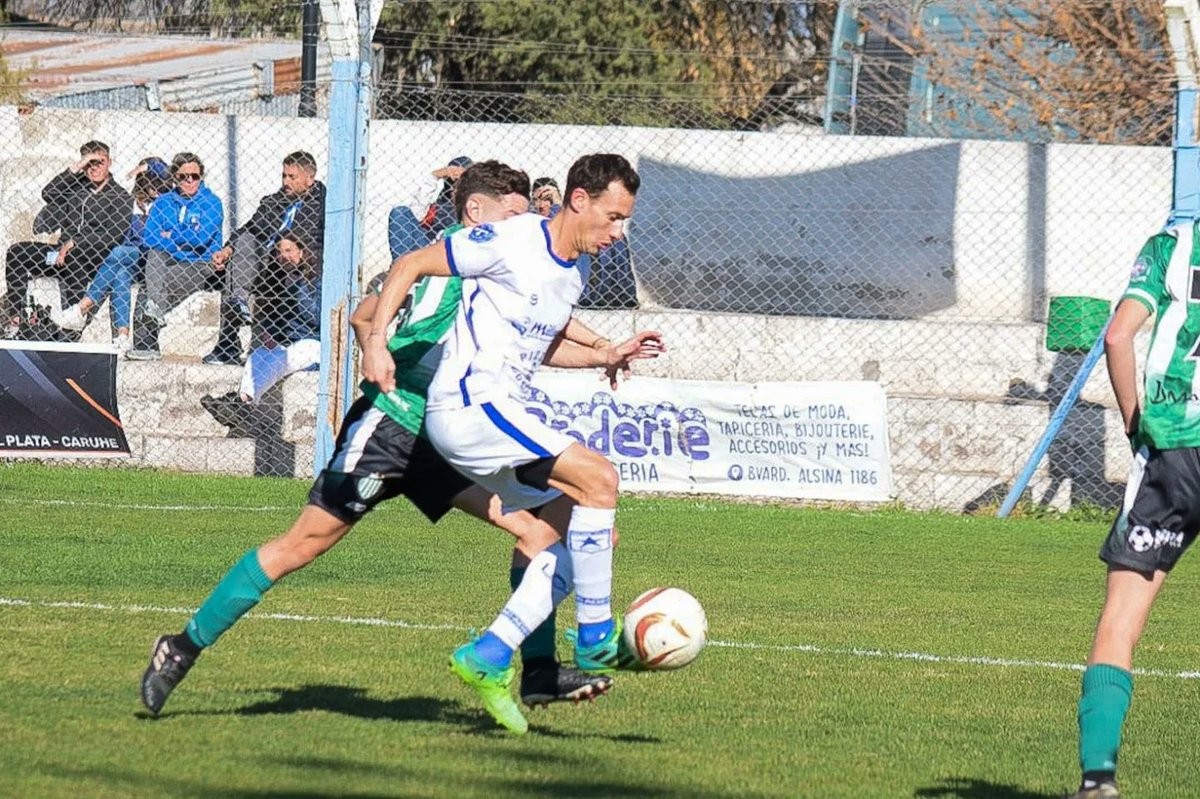 RESERVA🇸🇴 | 📷Imágenes de la goleada 4-1 🆚 Atlético Huanguelén por la fecha 13 del Apertura de #LRF 

#VAMOSRACING👊💙 #SomosCarhué
