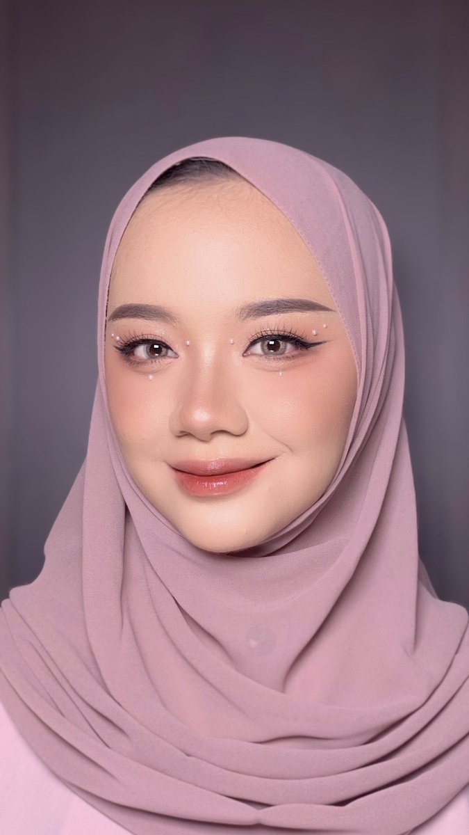 nadyasabr's tweet photo. @unesa_fess Start from 250rb sudah bisaa secantik ini babee, yukkk bisa segera booked akuu, selengkapnya ada di ig @/nadya.sabrine #MUASby https://t.co/abTE3uJTYC