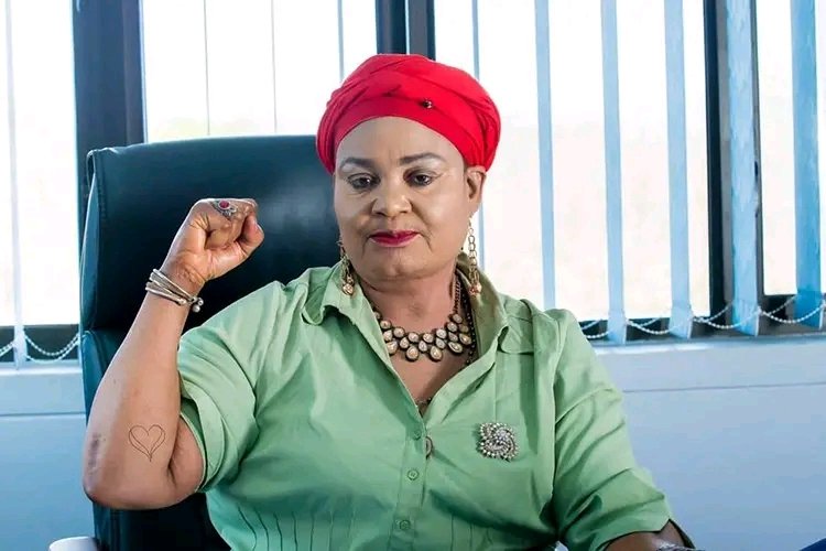 ThewBoter's tweet photo. You have stood by the boss even when it was not fashionable to do so
From when he was casted out to joining the alliance, from the court cases to his last Mile.
God Bless you Madame Kaliati 🤝✊ https://t.co/6E9dq2RMik