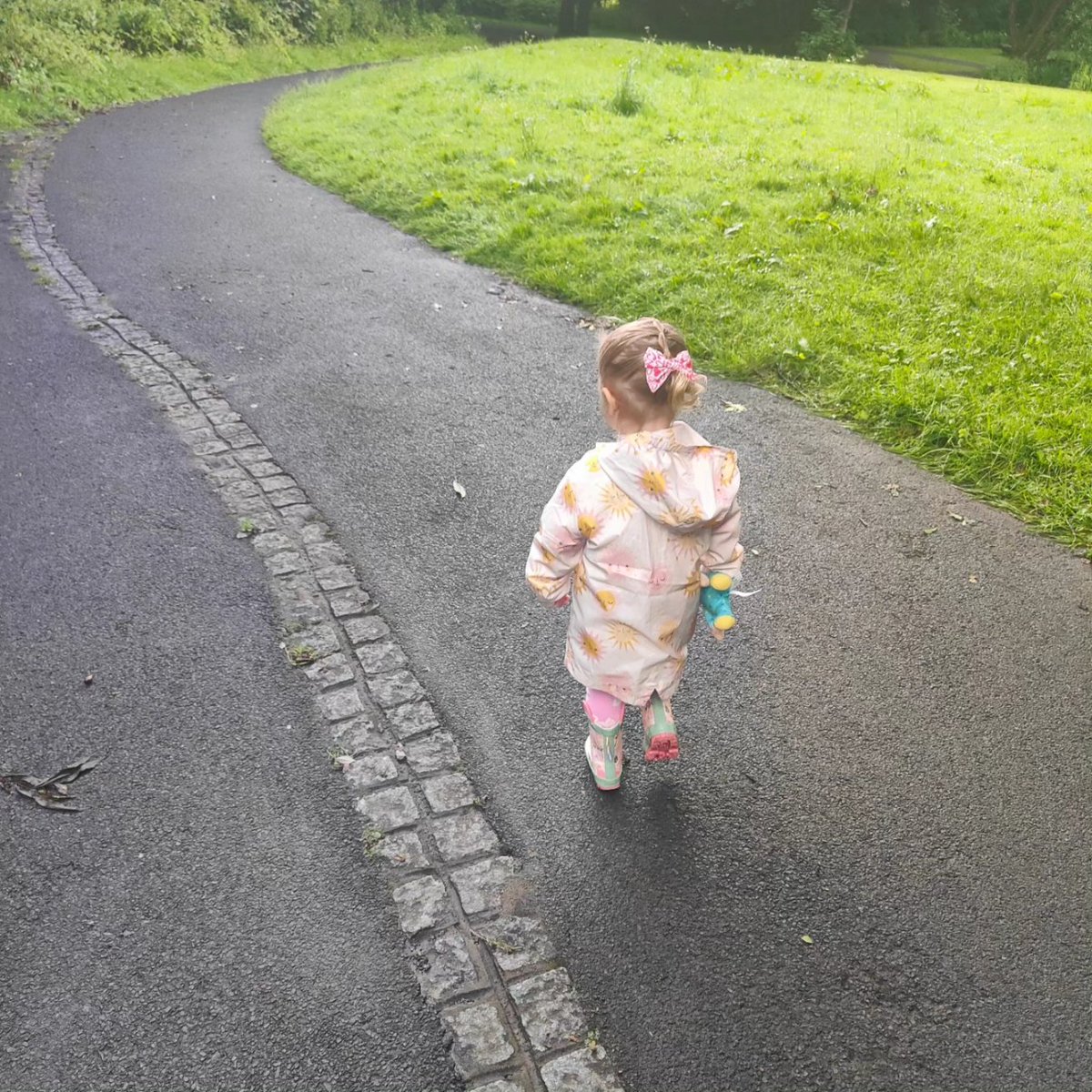 neilpie1's tweet photo. One of the ultimate joys of getting older is the grandchildren, yesterday it was just my granddaughter and her granddad out in the rain, jumping in the pools, feeding the ducks, and having to dry the swing so she could sit in it, and amazing time, so much in love xxx https://t.co/THAeqZR9x1