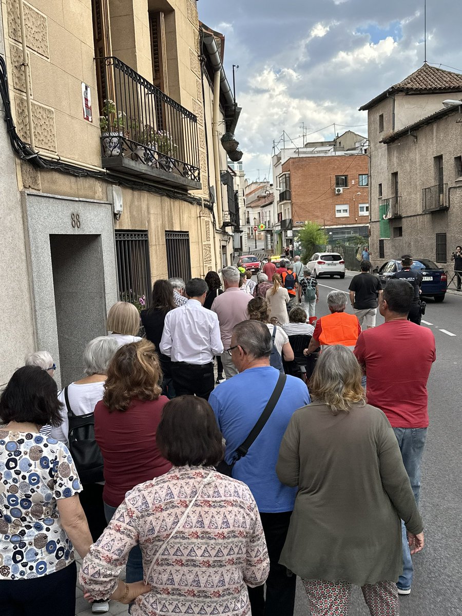Gracias a todas las vecinas, vecinos y asociaciones y partidos por acompañarnos y la gran acogida del paseo reivindicativo para continuar pidiendo a <a href="/JMDFuencarral/">JMD Fuencarral</a> la mejora de  Nuestra Señora de Valverde 

 #MásAcerasMenosCoches #AV_Valverde #AV_LaUnion #AF_laUR #AV_3olivos