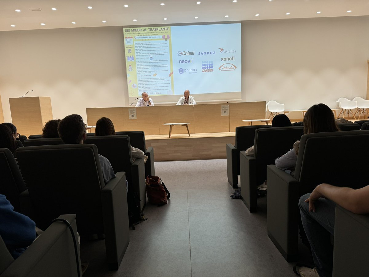 GVADrPeset's tweet photo. 🥼🏥¡Enhorabuena a @nefropeset por su curso ‘Sin miedo al trasplante’! Hoy hemos aprendido sobre donantes, receptores, medicación y complicaciones en trasplante renal. 

¡Gracias por vuestro magnífico trabajo! 😍 https://t.co/IAx39Znp8j