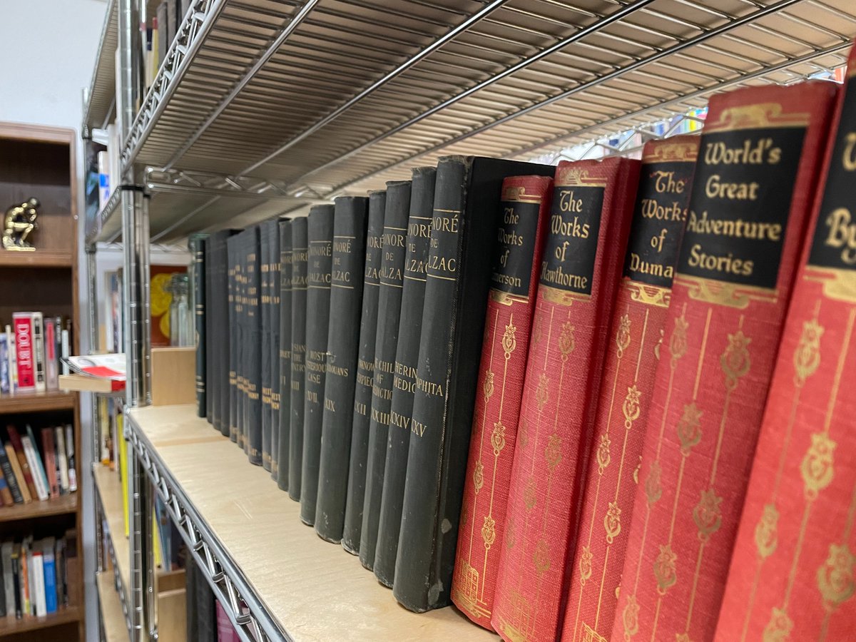 Vancouver_USA's tweet image. June 10- 16 is #PortlandBookWeek, and a few Vancouver locations are in the lineup, including The Romance Era, Birdhouse Books, and White Oak Books! Spend a week exploring independent booksellers for good reads, events, raffles, and more. 📚

🔗: visitvancouverwa.com/things-to-do/s…