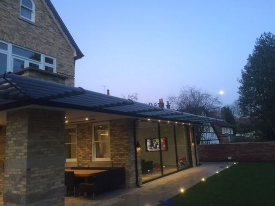 Roweaverdevelop's tweet image. Is your abode feeling the heat when summer sizzles? ☀️
Stay cool and stylish with our dazzling solar shading service! 🕶️ It's the ultimate solution to keep your home pleasantly breezy. 💨
For more info, visit: buff.ly/2CqchdX
#Solarshading #ShrewsburyStyle #Shropshire
