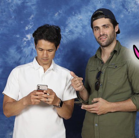 Shumdariopower's tweet image. How the hell , how pass so far two year of that moments !!?! On that year them did it just one con together and that were full so good moments ❤️❤️🥹
#thos4 
@MatthewDaddario @HarryShumJr