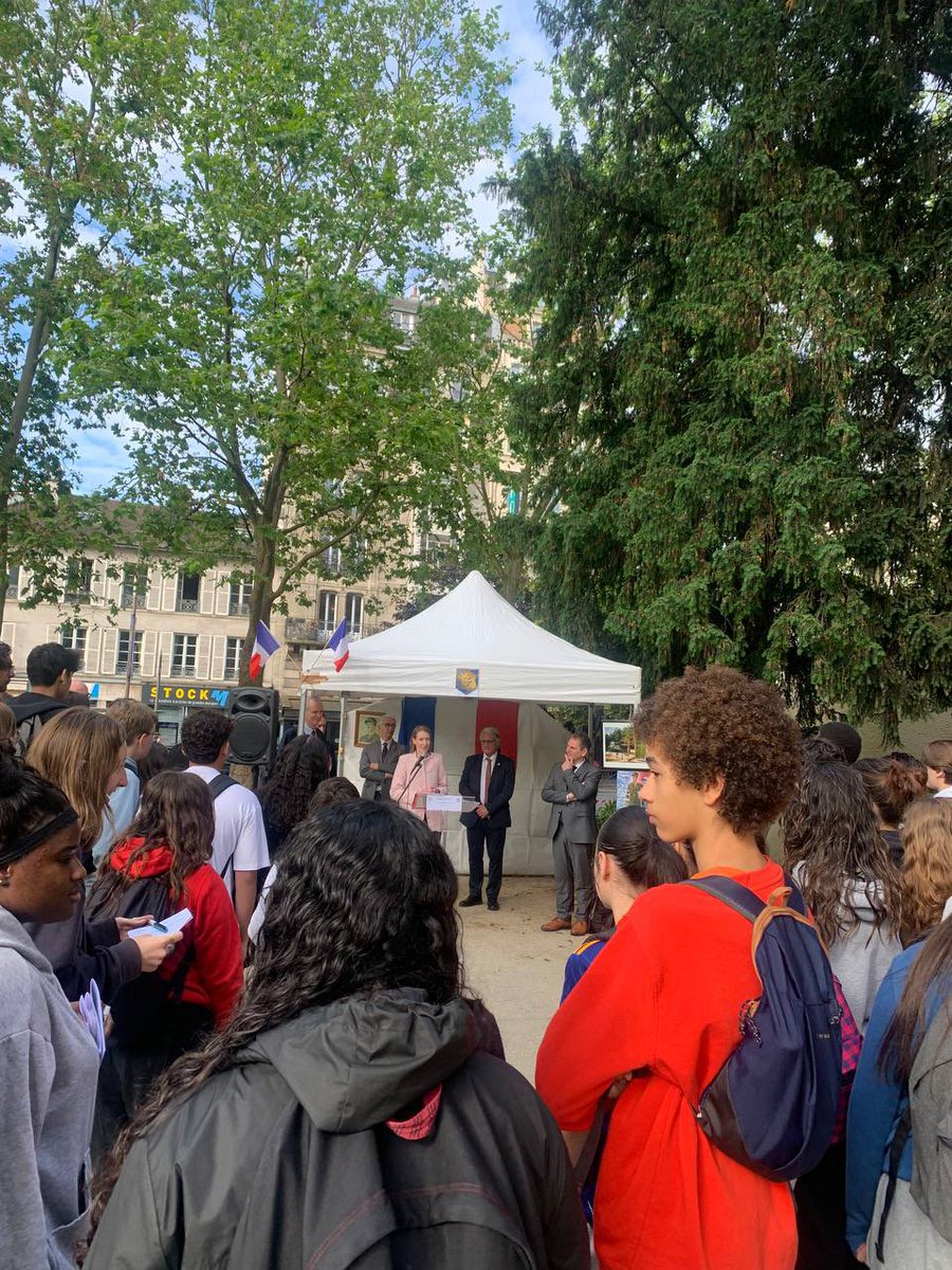 maudgatel's tweet photo. Matinée mémoire auprès des élèves parisiens à #Paris14 pour célébrer le 80e anniversaire de la #Liberation de Paris et de notre pays.
Merci aux organisateurs de porter ces indispensables initiatives de transmission auprès des jeunes générations. https://t.co/kcV1P4LEzU