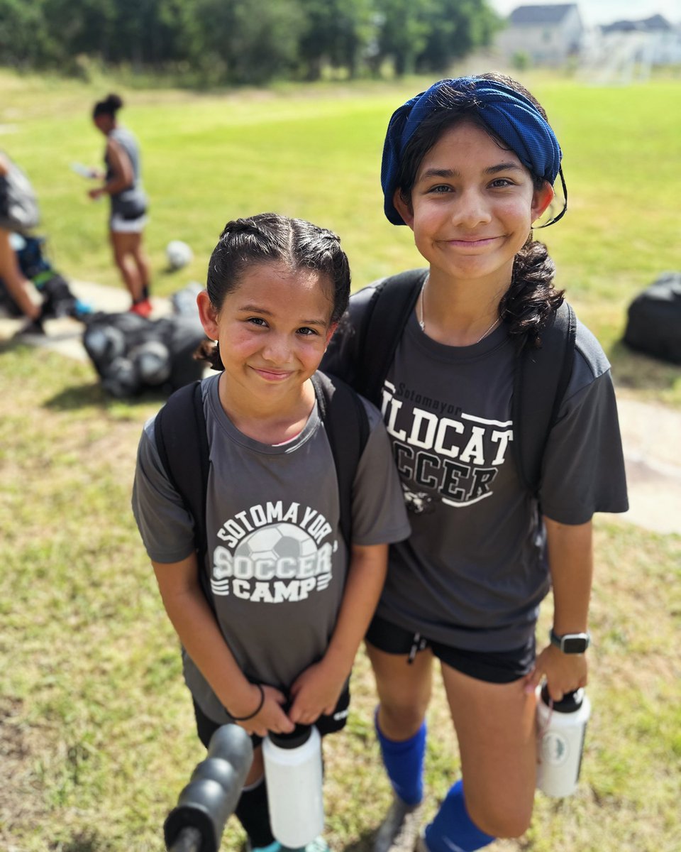 SadieCakes210's tweet photo. Sotomayor Kids Soccer Camp #volunteer #soccersisters #girlslovesoccer https://t.co/EHb2SdwYzP