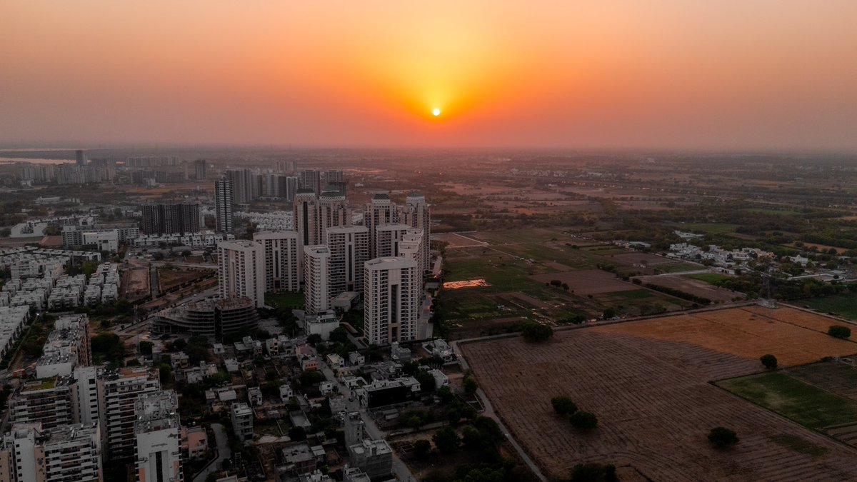 escapeteddy's tweet photo. Today’s #sunset view. https://t.co/tXE9DTw14Y