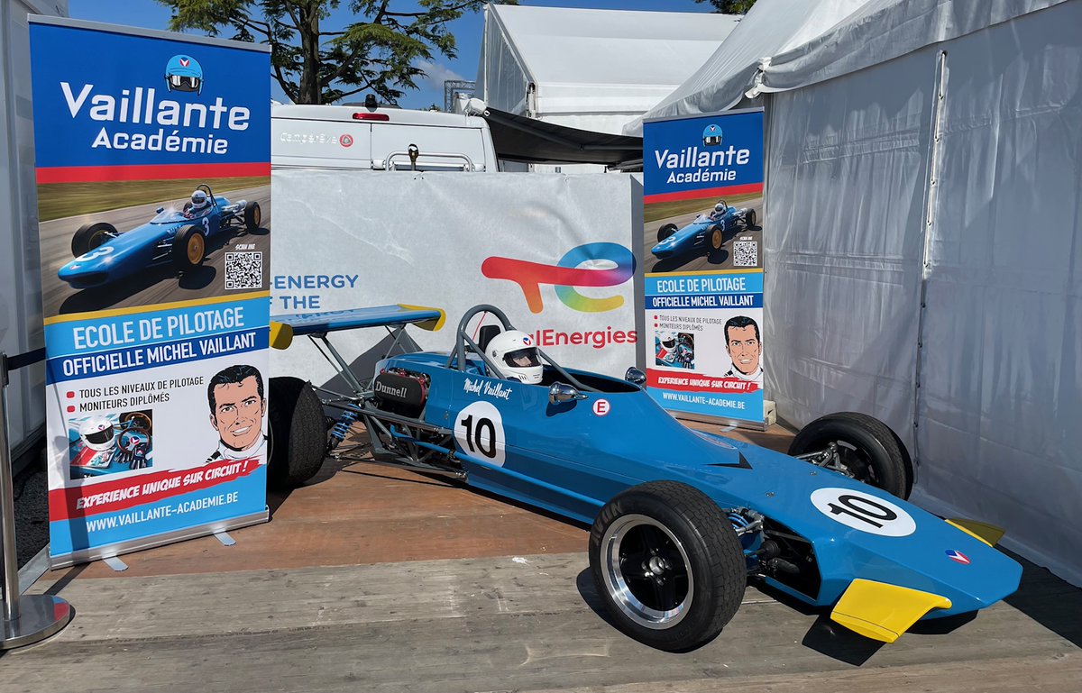 Ouverture du stand Michel Vaillant aux 24h du Mans jusqu'à dimanche 16 juin 18h. 

Michel Vaillant Art Strips, vestes en cuir, t-shirts avec Linea di Corsa, mugs, miniatures... et nouvel Iconicube. Et la Vaillante X by Crosslé de la Vaillante Académie.

Venez nombreux :-)