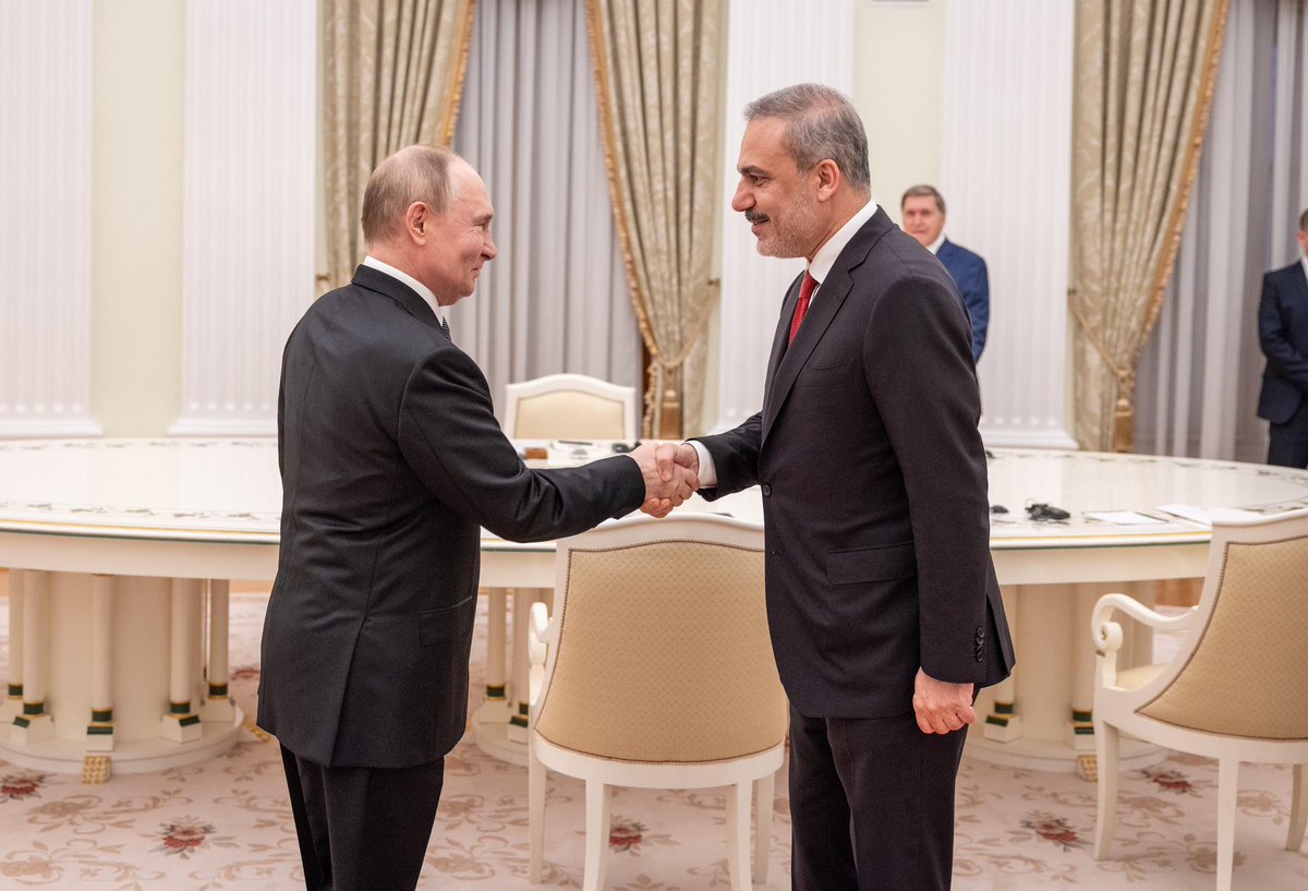 TC_Disisleri's tweet photo. Bakanımız @HakanFidan, Rusya Federasyonu Devlet Başkanı Vladimir Putin tarafından Kremlin Sarayı’nda kabul edildi. 🇹🇷🇷🇺 https://t.co/EkjaJuHWRQ
