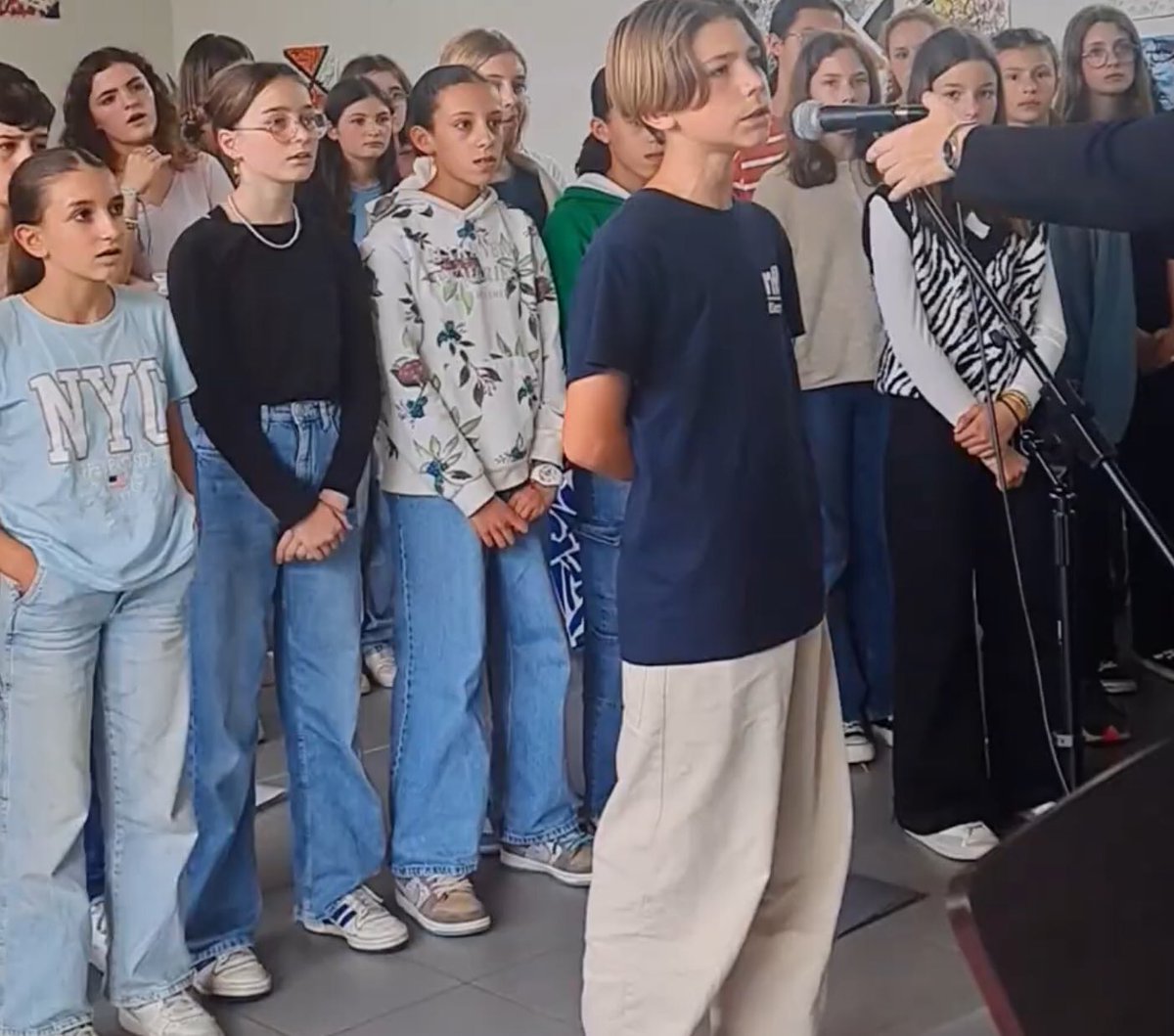 ClgBidache's tweet photo. Les #choristes du #collège du Pays de #Bidache répètent sans relâche pour vous offrir leur meilleure représentation.
Venez nombreux assister à leur concert de fin d’année! @dsden64, @AcBordeaux,@CommunautePB, https://t.co/Z2Xs0RNfDp
