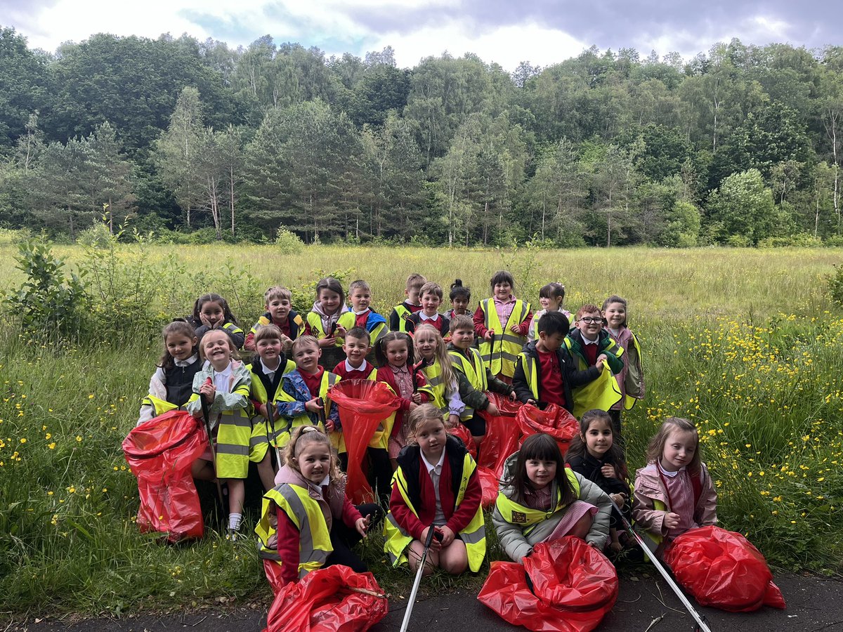 Dosbarth Coch had a busy afternoon being #ethicalinformedcitizens and helping to keep Bargoed tidy <a href="/Keep_Wales_Tidy/">Keep Wales Tidy</a>