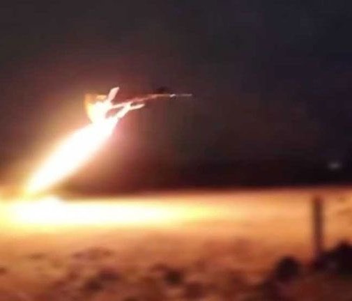 القوات المسلحة اليمنية الان يخوضون أعنف و أشرس معركه في البحر الأحمر هناك صيد كبير يشفي صدوركم 🔥🔥 

دعواتكم للقوات البحرية اليمنية بالنصر والثبات.