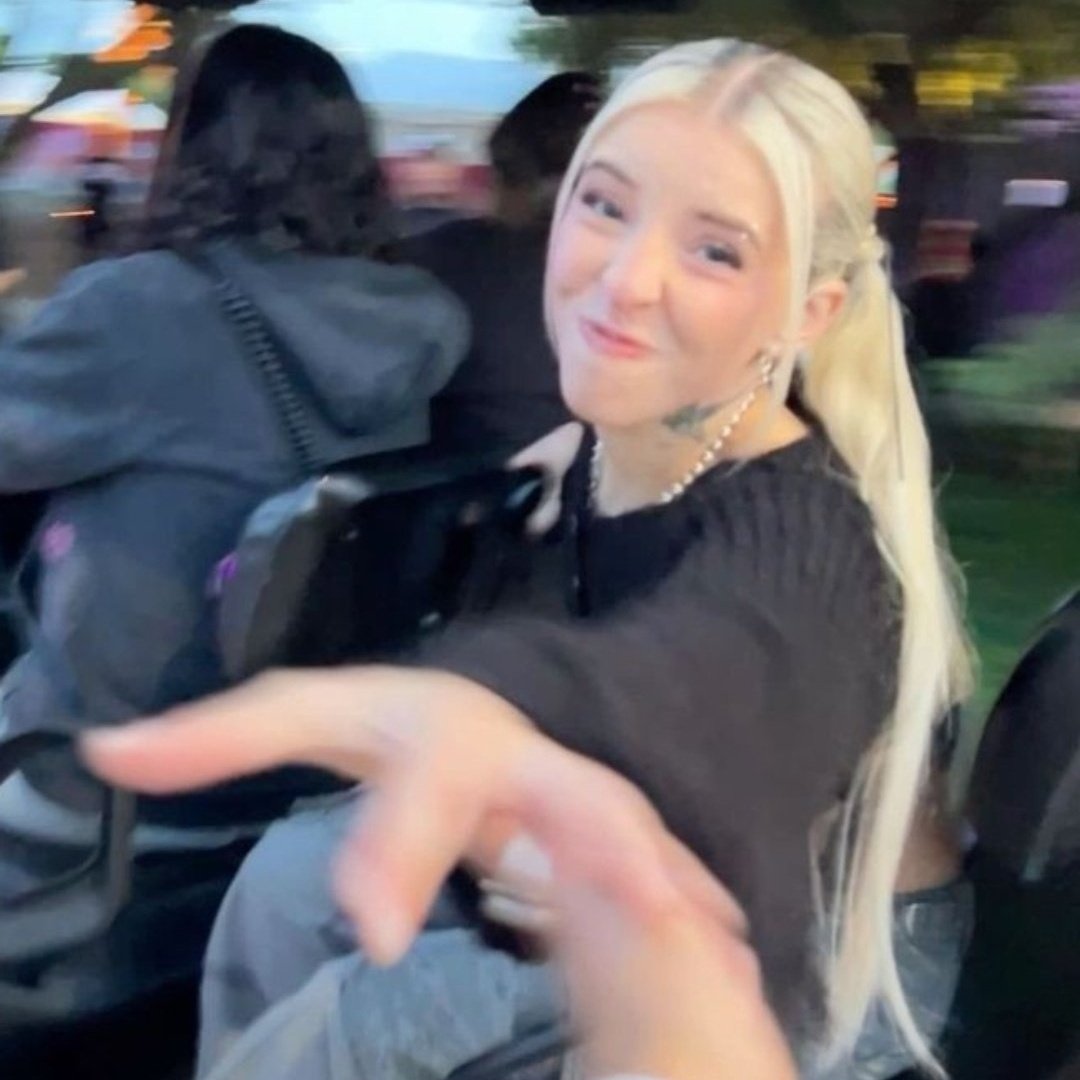 miko as dogs 💗💬 tweet media