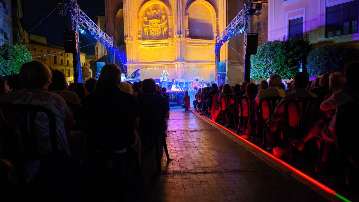 𝐃𝐨𝐬 𝐞𝐱𝐭𝐫𝐚𝐨𝐫𝐝𝐢𝐧𝐚𝐫𝐢𝐚𝐬 𝐜𝐢𝐭𝐚𝐬 𝐞𝐧  𝐥𝐚 𝟐𝟒º 𝐞𝐝𝐢𝐜𝐢𝐨́𝐧 𝐝𝐞𝐥 𝐅𝐞𝐬𝐭𝐢𝐯𝐚𝐥 𝐌𝐮𝐫𝐜𝐢𝐚 𝐓𝐫𝐞𝐬 𝐂𝐮𝐥𝐭𝐮𝐫𝐚𝐬 .
• Babel > Las músicas del Magreb como nexo de unión entre culturas. 
• Javier Ruibal  , Pensión Triana en su 30º aniversario