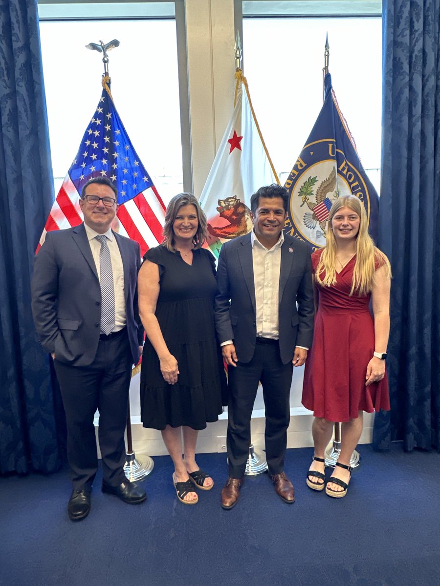 Thank you ⁦<a href="/JimmyGomezCA/">Jimmy Gomez</a>⁩ for taking time to talk to our ⁦<a href="/UCLAHealth/">UCLA Health</a>⁩ patient Brooke and her mom and for your support of children’s health care!  #FAD2024