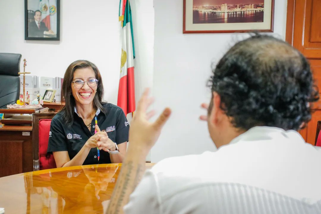 WalMtzOlvera's tweet photo. El día de ayer tuvimos una interesantísima entrevista con nuestros amigos de #PROVEER 👌🏼,quienes están documentando los importantes avances de Veracruz en materia de atención a la población más vulnerable 👨👩👦👦✨
#TransformamosBienAVeracruz
#MeLlenaDeOrgullo
#Proveer
@VerSEDESOL https://t.co/JX1KqRtmX2