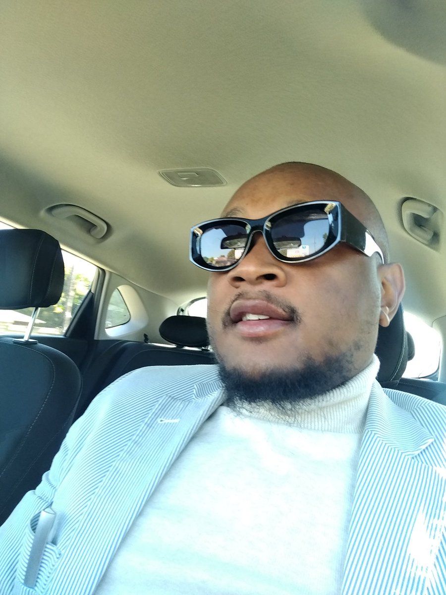 Qualitychizz's tweet image. People live u out in the cold and get mad when u learn how to warm yourself