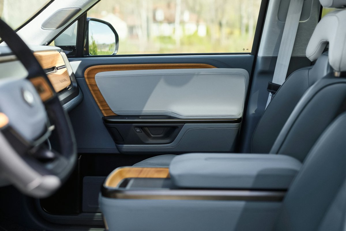Should I lease a first-generation Rivian R1 or finance a second-generation Rivian R1? riviantrackr.com/news/should-i-…