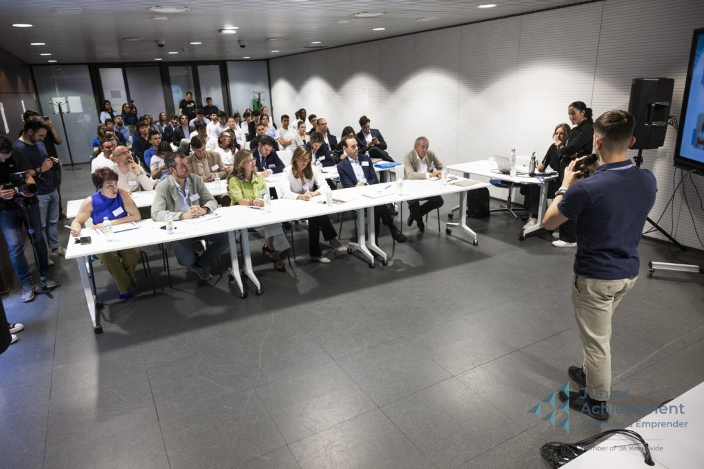 Exonem_esports's tweet photo. 🎮🧠 Os dejamos una mini recap de nuestro paso por la final de Startup Programme. Somos una de las 15 mejores Start-up de España!! 🧠🎮

¡Vamos a por más! 🚀

#esports #psicologia #psicologiadeportiva #psicologiaclinica https://t.co/7EWKXuSxDx