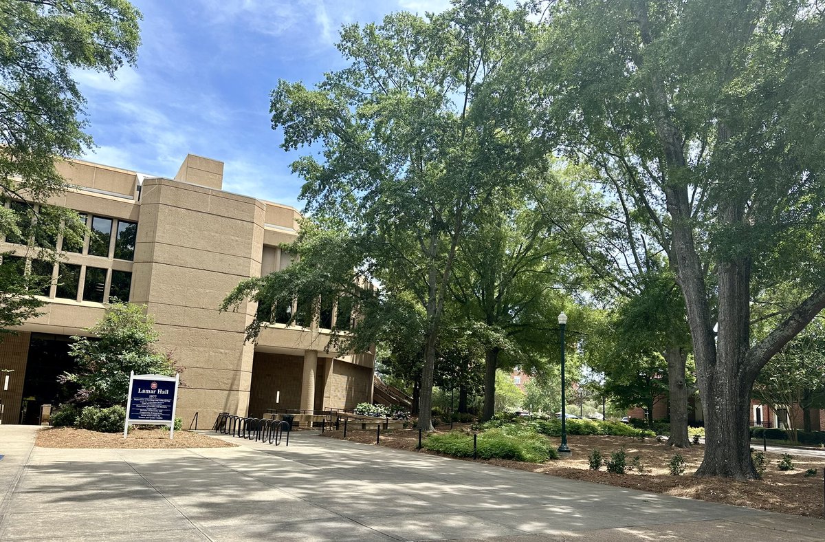 CoastRebDMR's tweet photo. A newday, a new route, a new playlist, but same gorgeous campus! 😍 #OleMiss #Lunchtimerun #Flagship #HottyToddy #GoshOMighty #StayInTheSip #TransferToTheSip 💙❤️ https://t.co/8qEQcw1iEX