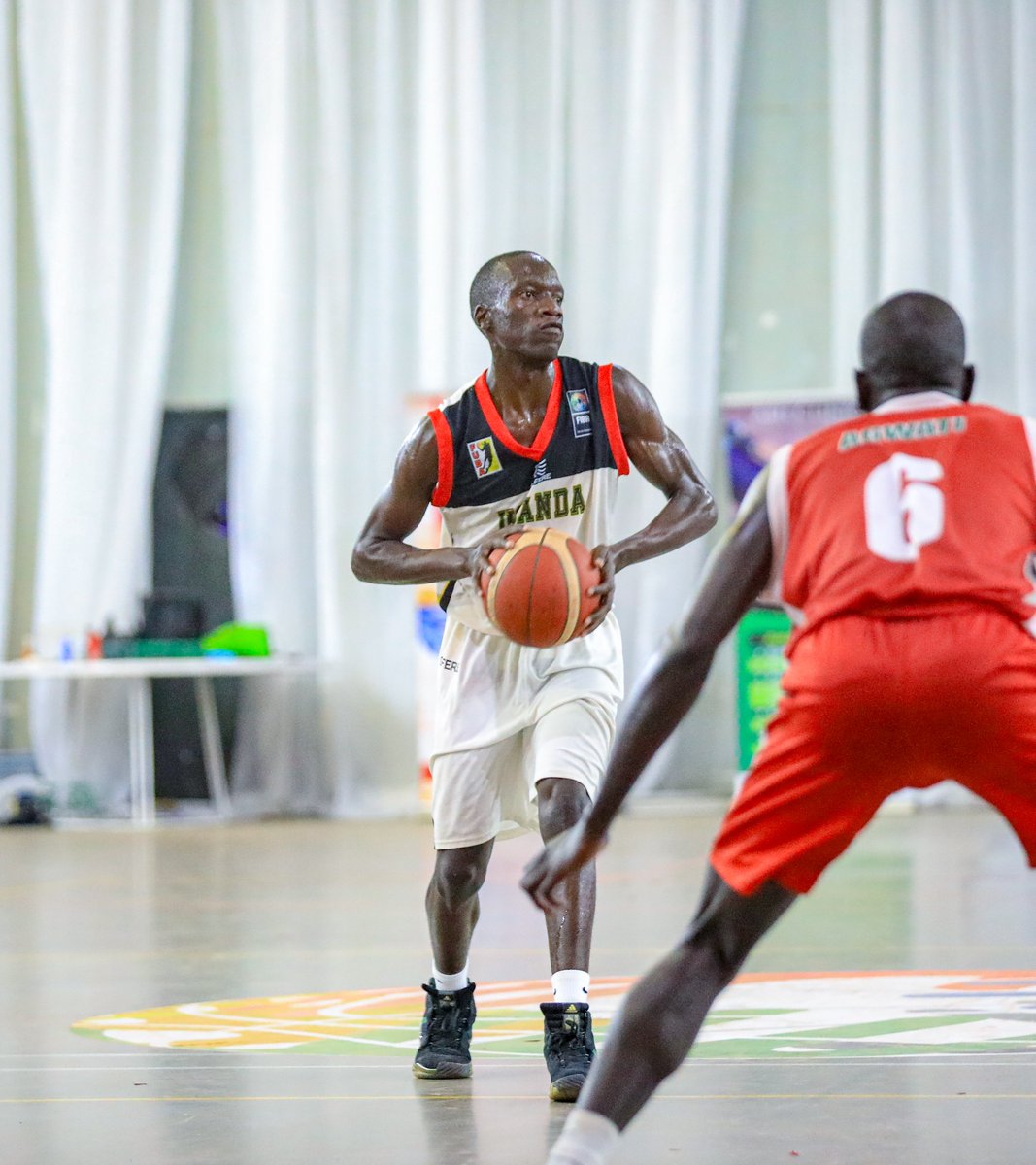 Moving buckets 🙌🏾🔥
Al Hajji Edrine Ekau 👊🏾😅

#U18ZoneVQualifiers