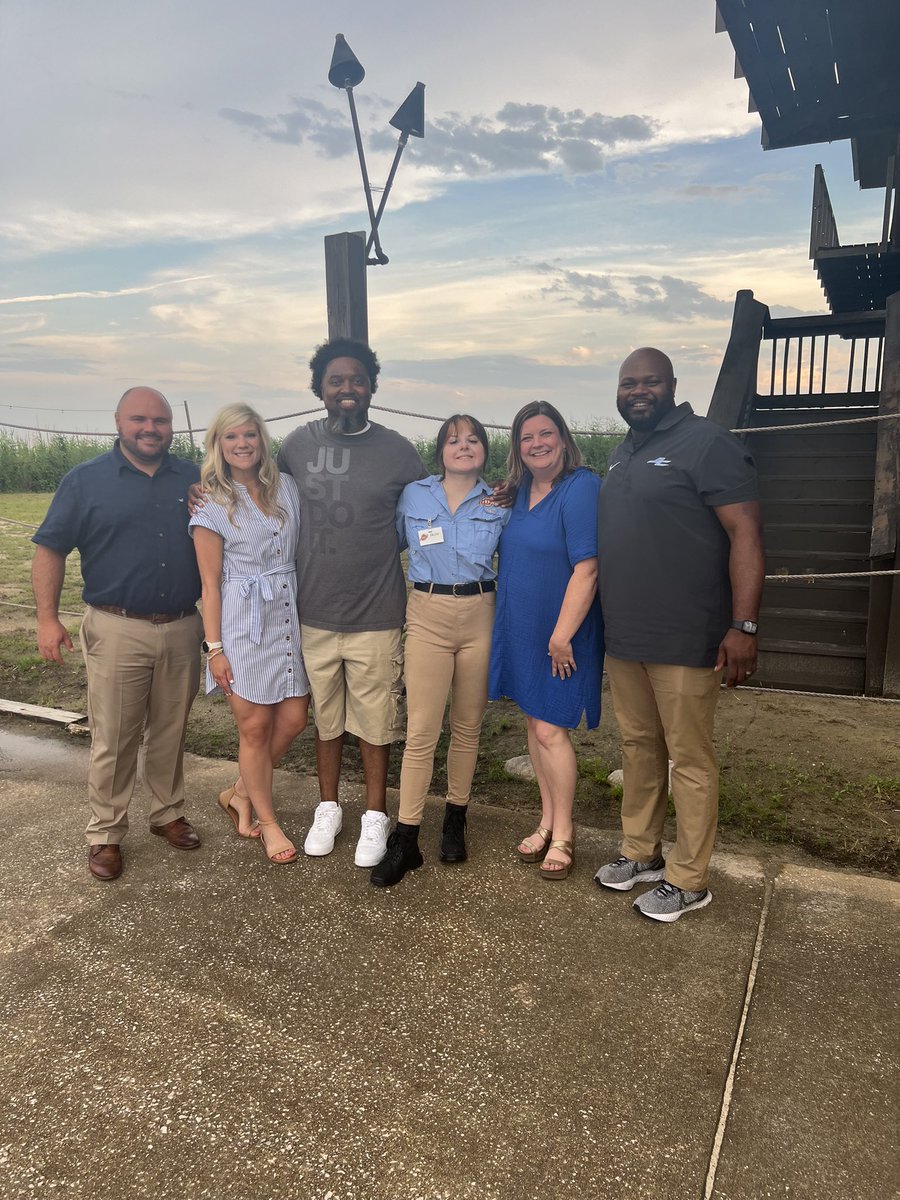 Enjoyed being with the entire JC team yesterday at Felix’s restaurant. The food was great. Shout out to Skylar for taking the picture and being in the picture with us. She gave us outstanding customer service. The CLAS conference is GLAMTASTIC! JC is the place to be. #clasconv24