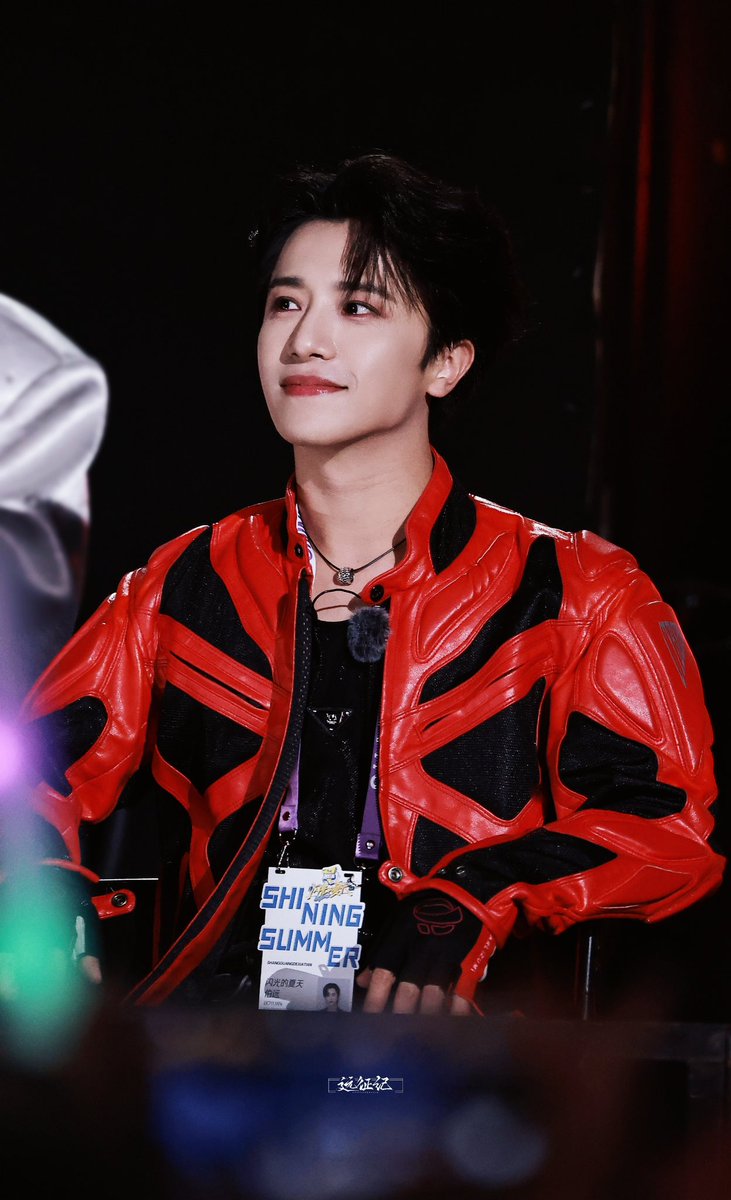 realTangBoYuan_'s tweet photo. 【20240611 | Fansite Update】

❇️ #伯远 X #闪光的夏天 

📹Day1 : บันทึกรายการ

🎶🪩✨

📷远征纪_伯远VOYAGE·0211
🔗https://t.co/DoGH65HwPf

#BoYuan #ป๋อหย่วน #ShiningSummer https://t.co/gIfBljj9KN
