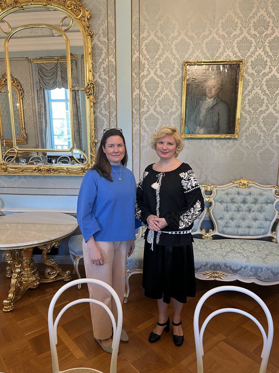 Kunnia tavata Ukrainan Suomen-suurlähettiläs Olga Diprova ja keskustella Pohjoismaiden ja Baltian maiden vankkumattomasta tuesta Ukrainalle, tällä kertaa kulttuurin kautta. 

Saimme kuulla elävin esimerkein kulttuurin merkityksestä ja strategisuudesta.

Rohkea, rohkea Ukraina!