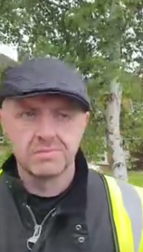ManDearSir's tweet photo. Who Is This Man 💀 

UK Army ?
EX RUC ?
Glasgow's Norsk Tactical ?
A major piece of the puzzle.....

#IrelandisFull #Clonmel
#IrelandBelongsToTheIrish https://t.co/F5CA71avU2