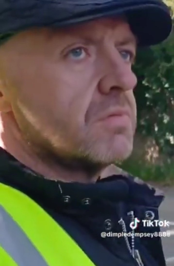 ManDearSir's tweet photo. Who Is This Man 💀 

UK Army ?
EX RUC ?
Glasgow's Norsk Tactical ?
A major piece of the puzzle.....

#IrelandisFull #Clonmel
#IrelandBelongsToTheIrish https://t.co/F5CA71avU2