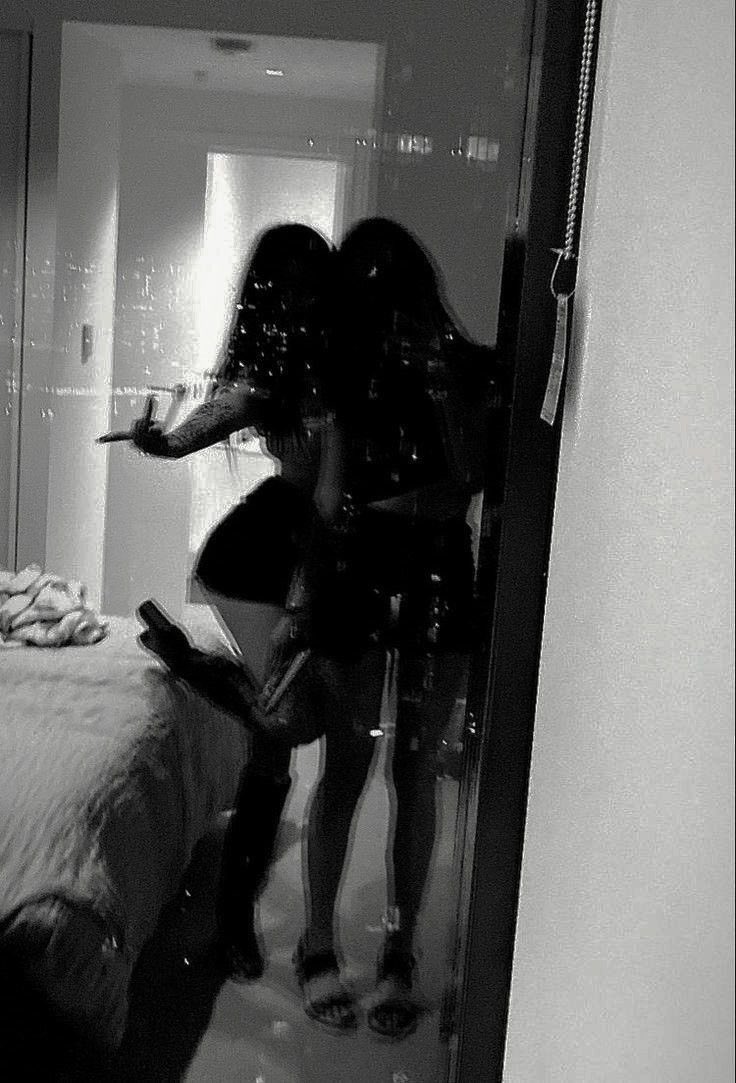 SohaliaK's tweet image. 𝑁𝑜𝑢𝑠 𝑛𝑒 𝑠𝑜𝑚𝑚𝑒𝑠 𝑝𝑎𝑠 𝑟𝑒𝑛𝑐𝑜𝑛𝑡𝑟𝑒́ 𝑎𝑢 𝑏𝑜𝑛 𝑚𝑜𝑚𝑒𝑛𝑡 𝑒𝑡 𝑙𝑎 𝑣𝑖𝑒 𝑎 𝑓𝑎𝑖𝑡 𝑞𝑢𝑒 𝑛𝑜𝑡𝑟𝑒 𝑒𝑛𝑓𝑎𝑛𝑐𝑒 𝑎 𝑑𝑒𝑢𝑥 𝑛𝑜𝑢𝑠 𝑎 𝑒́𝑡𝑒́ 𝑣𝑜𝑙𝑒́. 

𝑡𝑢 𝑒𝑠 𝑚𝑎𝑖𝑛𝑡𝑒𝑛𝑎𝑛𝑡, 𝑚𝑎 𝑠𝑒𝑢𝑙𝑒 𝑓𝑎𝑚𝑖𝑙𝑙𝑒. 

αƖωαуѕ &amp;amp; ғᴏяєᴠєя.