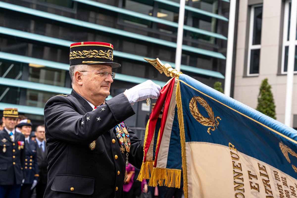 Gendarmerie du Val-d'Oise (@gendarmerie_095) on Twitter photo Cérémonie de remise de médaille pour l’Adjudante N. et de citation du Ministère des Armées <a href="/Armees_Gouv/">Ministère des Armées</a> pour le Groupement par le Directeur Général de la Gendarmerie Nationale <a href="/Ch_RGZ/">Christian Rodriguez</a> ! 🇫🇷
📸 SIRPA <a href="/Gendarmerie/">Gendarmerie nationale</a> Cérémonie de remise de médaille pour l’Adjudante N. et de citation du Ministère des Armées <a href="/Armees_Gouv/">Ministère des Armées</a> pour le Groupement par le Directeur Général de la Gendarmerie Nationale <a href="/Ch_RGZ/">Christian Rodriguez</a> ! 🇫🇷
📸 SIRPA <a href="/Gendarmerie/">Gendarmerie nationale</a>