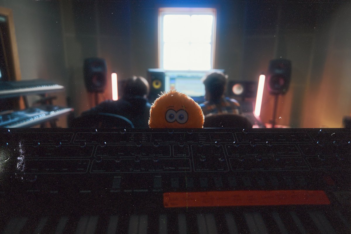 earcandytunes's tweet photo. day two at the studio is complete and this song is sounding like the best thing we’ve ever done🤫 best part is, we won’t make you wait too long👀 

📸: @JLMedia_UK https://t.co/zrh4DuBrdw