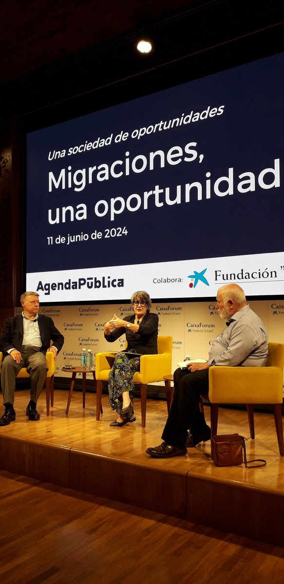 Michele Testoni (@testoni_michele) on Twitter photo En <a href="/CaixaForum/">CaixaForum</a>, magnífica charla "Migraciones, una oportunidad" organizada por <a href="/a_publica/">Agenda Pública</a> con
<a href="/annaterronc/">Anna Terrón Cusí</a> Carlos Giménez Romero y @sevillajordi En <a href="/CaixaForum/">CaixaForum</a>, magnífica charla "Migraciones, una oportunidad" organizada por <a href="/a_publica/">Agenda Pública</a> con
<a href="/annaterronc/">Anna Terrón Cusí</a> Carlos Giménez Romero y @sevillajordi