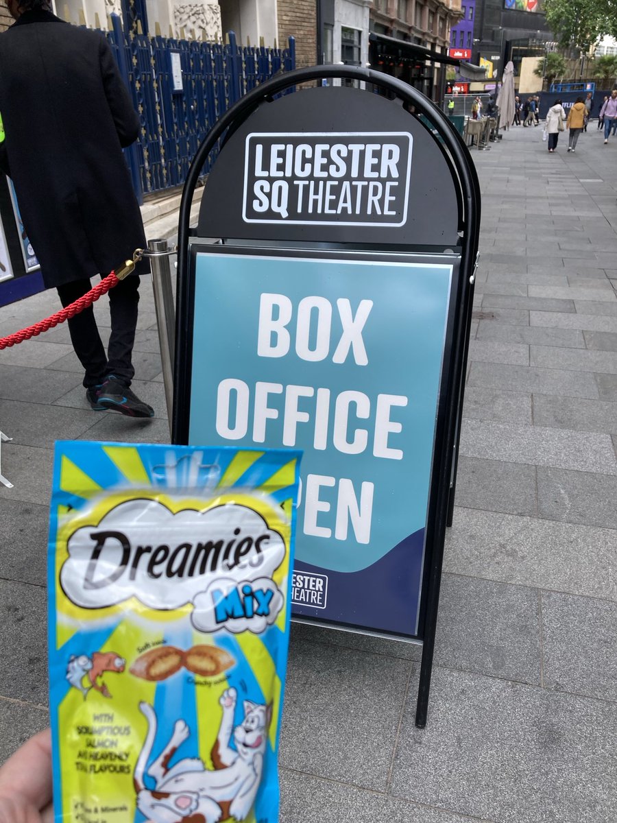 ⁦<a href="/rickygervais/">Ricky Gervais</a>⁩ fantastic show this eve at LST, &amp; now I can’t wait to see the finished tour! I brought Dreamies today, just in case there was a Pickle related emergency 👍 Thank you so much for answering my q at the Thurs live too! 😀(invisible vs immortal vs teleportation)