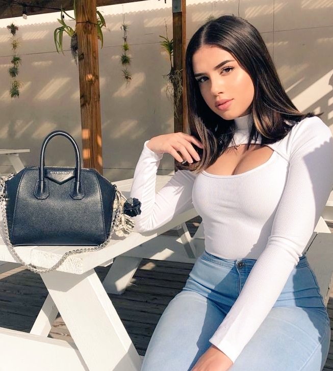 besitos8239's tweet photo. Cuando se ama 
Con el corazón ,
Se respeta hasta 
Con el pensamiento.
Lealtad y respeto...
...👑🌹🏹💞💫🔥... https://t.co/7Qxfw0lYpU