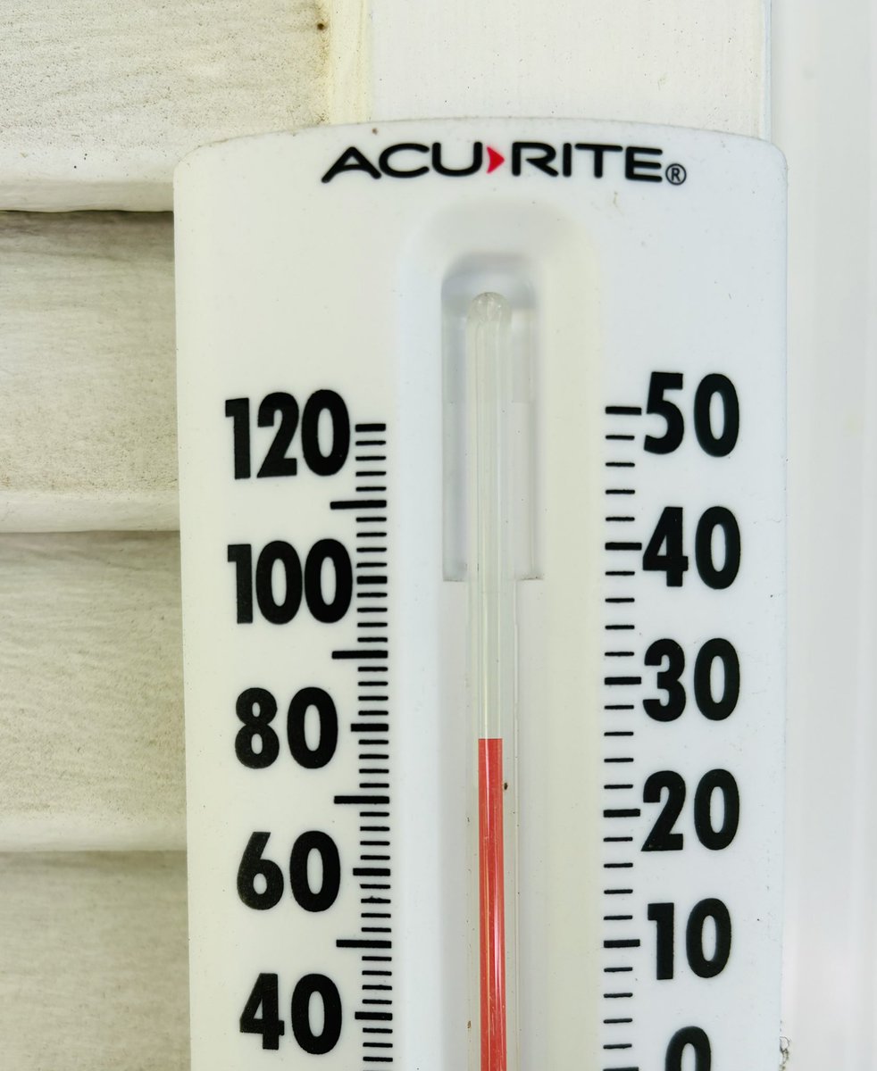 snowdle_wx's tweet photo. Days like today MUST be cherished. When we can score a front like this in mid June we are LUCKY.
Only 78° here in East Chattanooga right now with low humidity as we approach 2:30.
It’s flawless summer days like today that have me thinking of fall….
#chattwx
#junetober https://t.co/S6HXrbRHPL