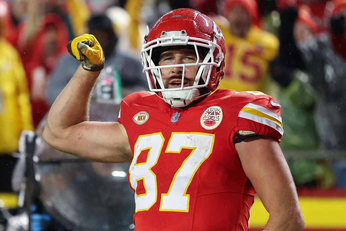 MLFootball's tweet photo. 🚨🚨NEWS: #Chiefs legend Travis Kelce has no plans on retiring anytime soon. 

“I’m going to keep going until the wheels fall off. Hopefully, that doesn’t happen anytime soon.”

“I love coming to work every single day.”

🔥🔥🔥 https://t.co/A5eJEPHZAx