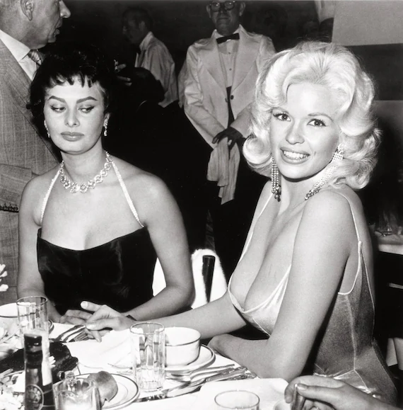 Roybattyforever's tweet photo. Jayne Mansfield, mito sexual de los 60, falleció al chocar su coche con la parte trasera de un camión. Las malas lenguas dicen que sufrió una decapitación. https://t.co/zlYZNrCgXm