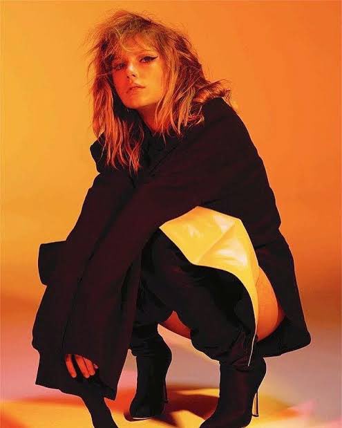 vocês já pensaram na possibilidade da Taylor fazer um rebranding no reputation tv? 

Algumas versões da stolen version era laranja, fora o photoshoot.. não diria que ela mudaria drasticamente, mas com alguns aspectos da antiga versão.