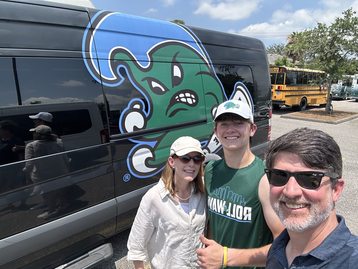 SilasHall_LS's tweet image. Had a fantastic time at @GreenWaveFB Blessed to come out with the win! Thanks so much to @Coach__Hudspeth and coach Mac for having me out, exited for the future! Roll Wave! 🌊🌊🌊

@HKA_Tanalski @CarterMilliron @EthanHudak @AgoodsLS @WillKaroll @WilliamHudlow @T_Peterson43