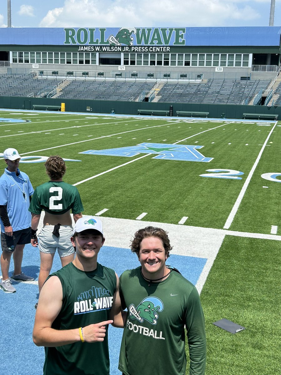 SilasHall_LS's tweet image. Had a fantastic time at @GreenWaveFB Blessed to come out with the win! Thanks so much to @Coach__Hudspeth and coach Mac for having me out, exited for the future! Roll Wave! 🌊🌊🌊

@HKA_Tanalski @CarterMilliron @EthanHudak @AgoodsLS @WillKaroll @WilliamHudlow @T_Peterson43