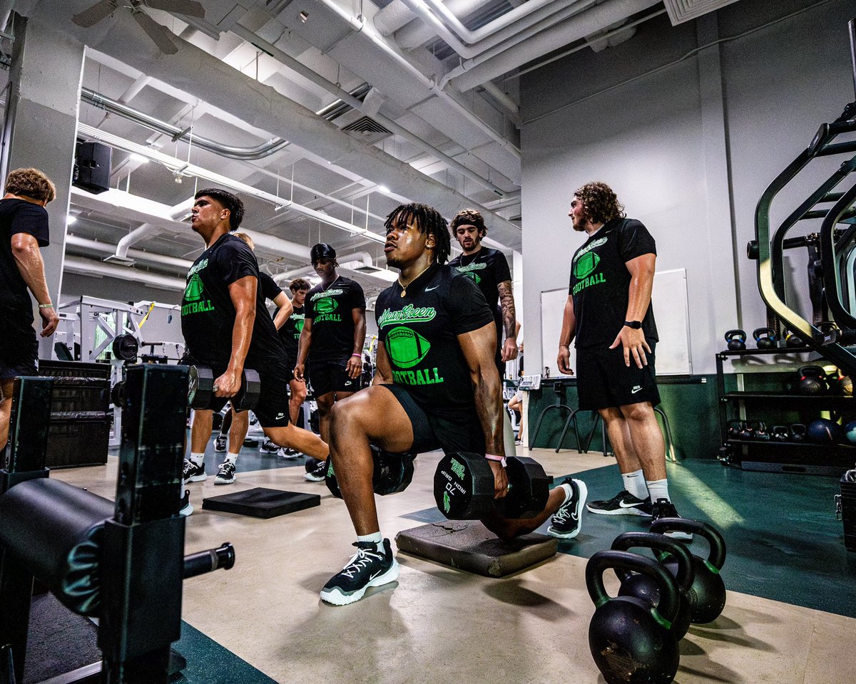 MeanGreenFB's tweet photo. Freshmen setting the foundation 🏠

#GMG🦅 | #BTB https://t.co/hxyBlMvNPl