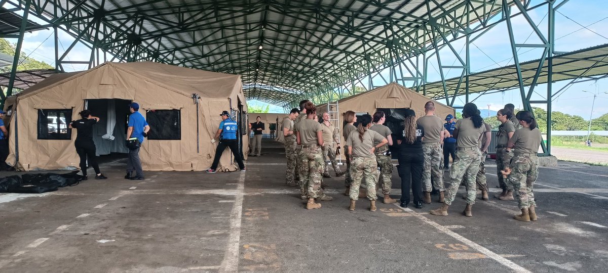 PAHOemergencies's tweet photo. #JuntosRespondemos mejor. 🙌

Ayer el #EMTamericas de @CCSSdeCostaRica, el CICOM a cargo de @msaludcr 🇨🇷 y personal de @CSSPanama realizaron en el ejercicio #CENTAMGUARDIAN 2024 el cual pone a prueba su capacidad de respuesta. 

Los EMTs de 🇨🇴 🇭🇳🇩🇴 participaron como evaluadores. https://t.co/UlBOg67RUy