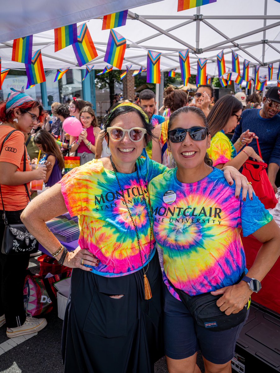montclairstateu's tweet photo. #RedHawkPride π€ #MontclairPride π³οΈβπ
On Saturday, with help from the University's Office for Social Justice and Diversity, Montclair State University attended Montclair Pride! From meeting local vendors to meeting incoming students, the day was filled with joy! https://t.co/HagkwUOwlb