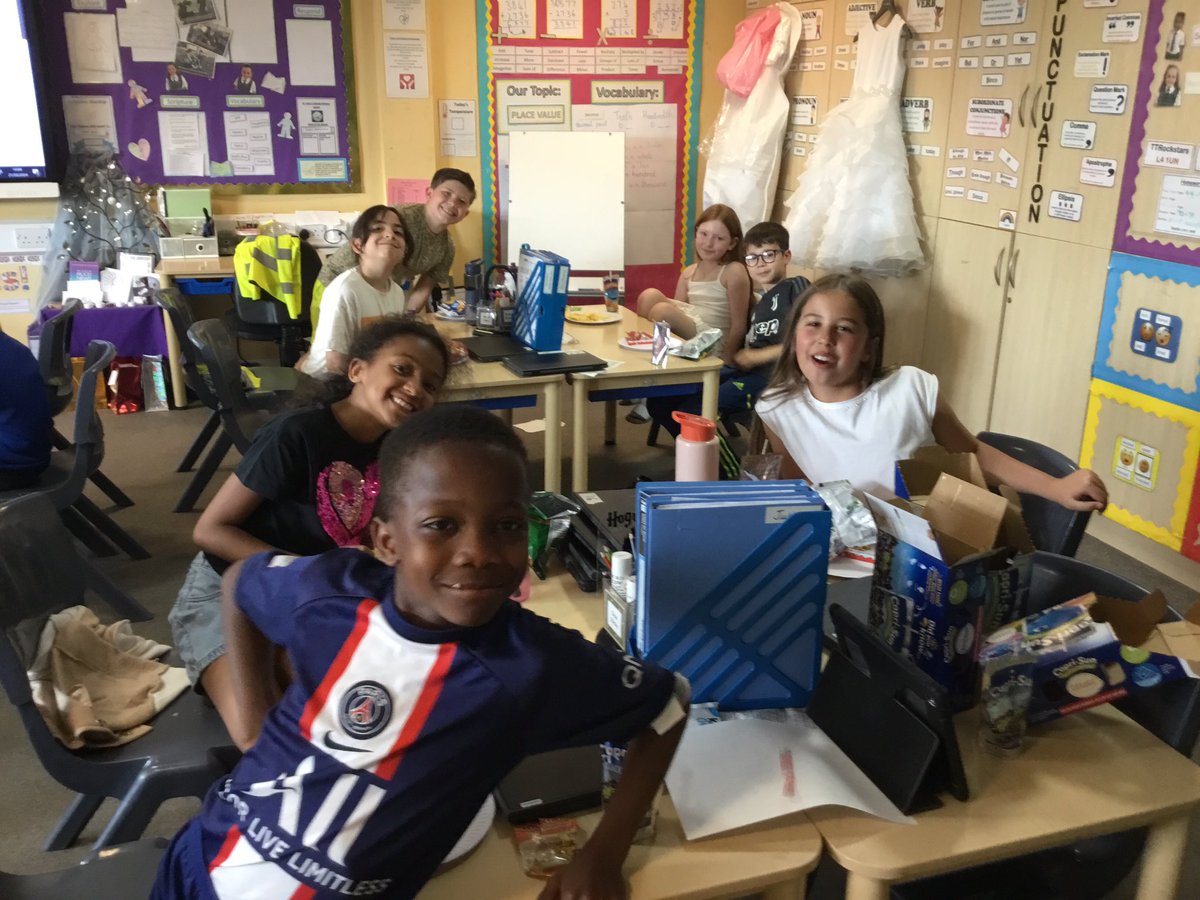 5C_stjohns's tweet photo. 4C thoroughly enjoyed their Party day to celebrate their First Holy Communion!  👏🏻🎶🎉 https://t.co/ZoH01mwpS0