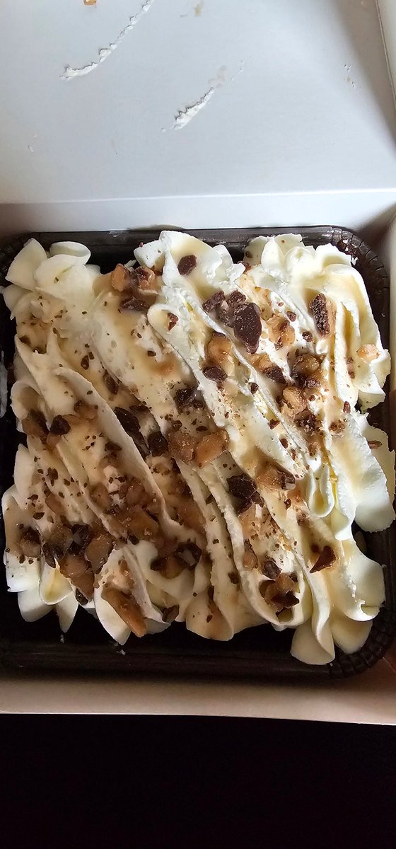 robin_durant's tweet photo. @CrumblCookies #toffee deliciousness https://t.co/ZJ9Qti8r4J
